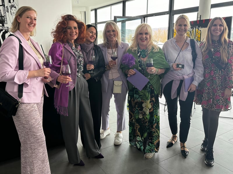 circle woman leadership mär